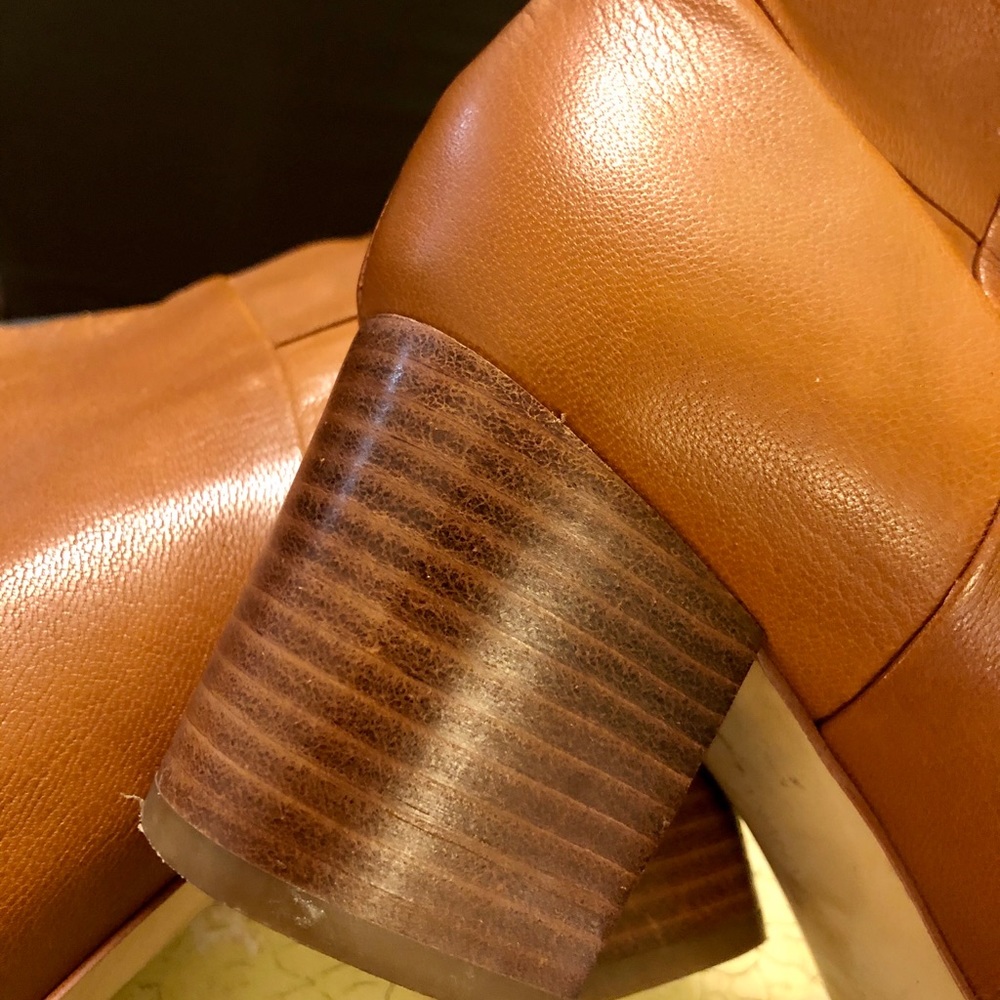 Banana Republic Lanica Ankle Boot in Wheat - Picture 5 of 8